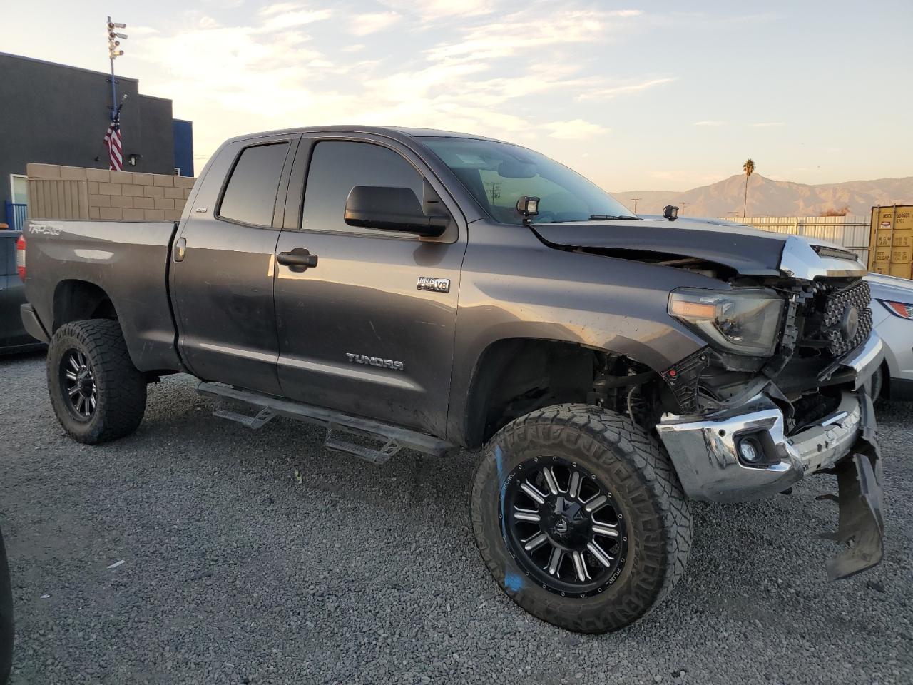 2020 Toyota Tundra VIN 5TFUY5F16LX920119 Copart auction photo, front end damage thumbnail 4