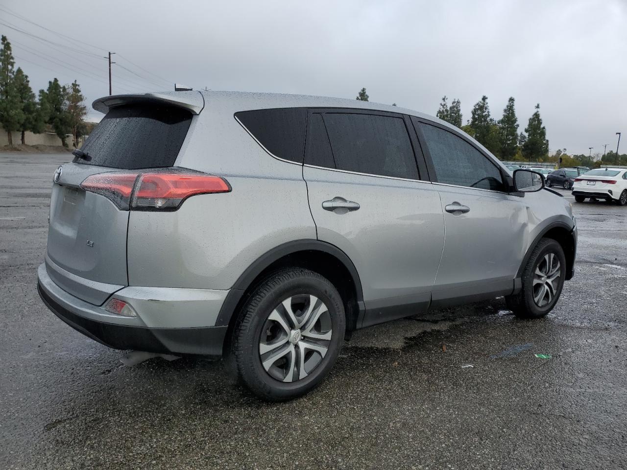 2018 Toyota RAV 4 VIN 2T3ZFREV5JW408392 Copart auction photo, front end damage thumbnail 3