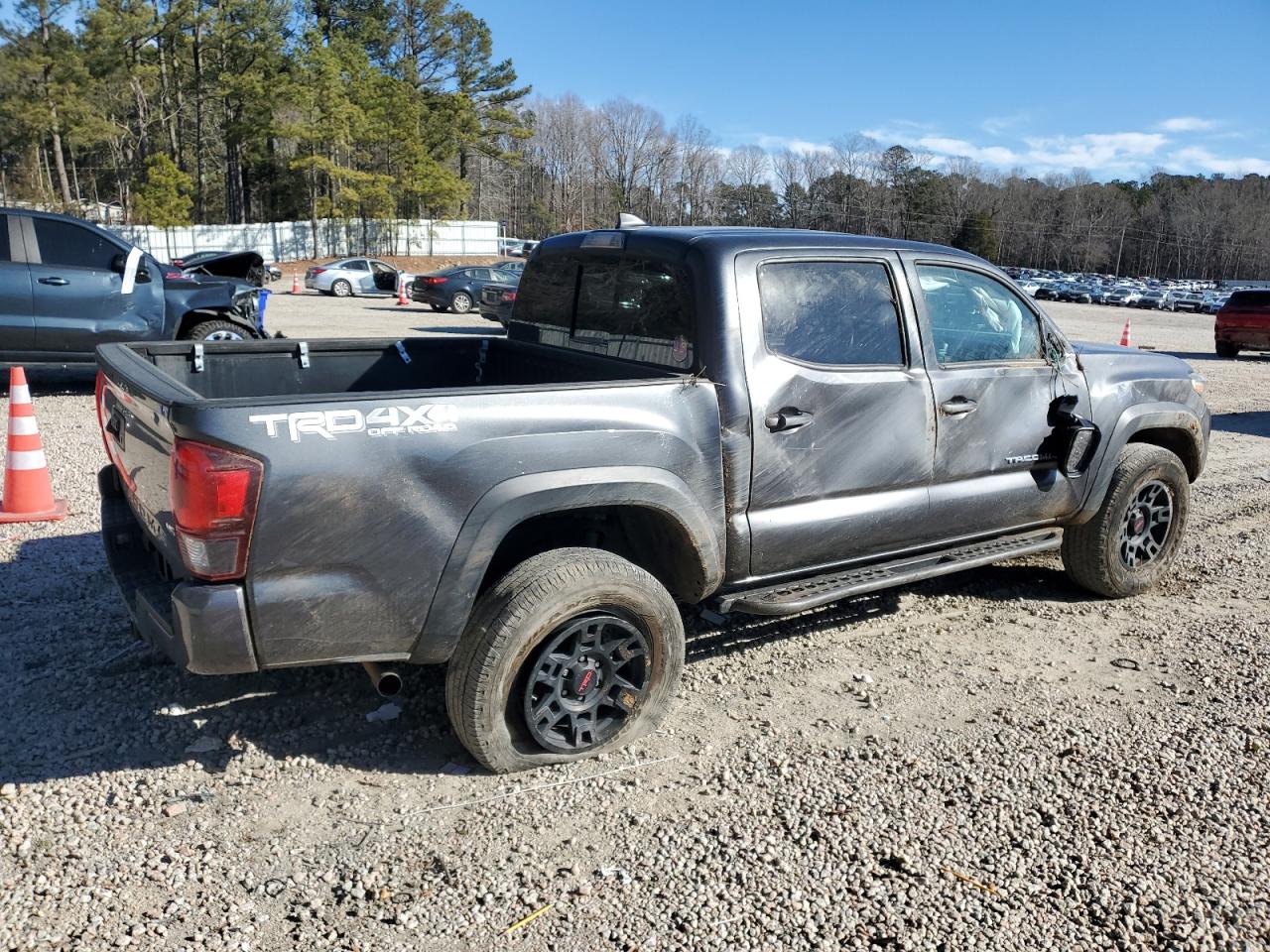 2019 Toyota Tacoma VIN 3TMCZ5AN7KM193709 Copart auction photo, all over damage thumbnail 3