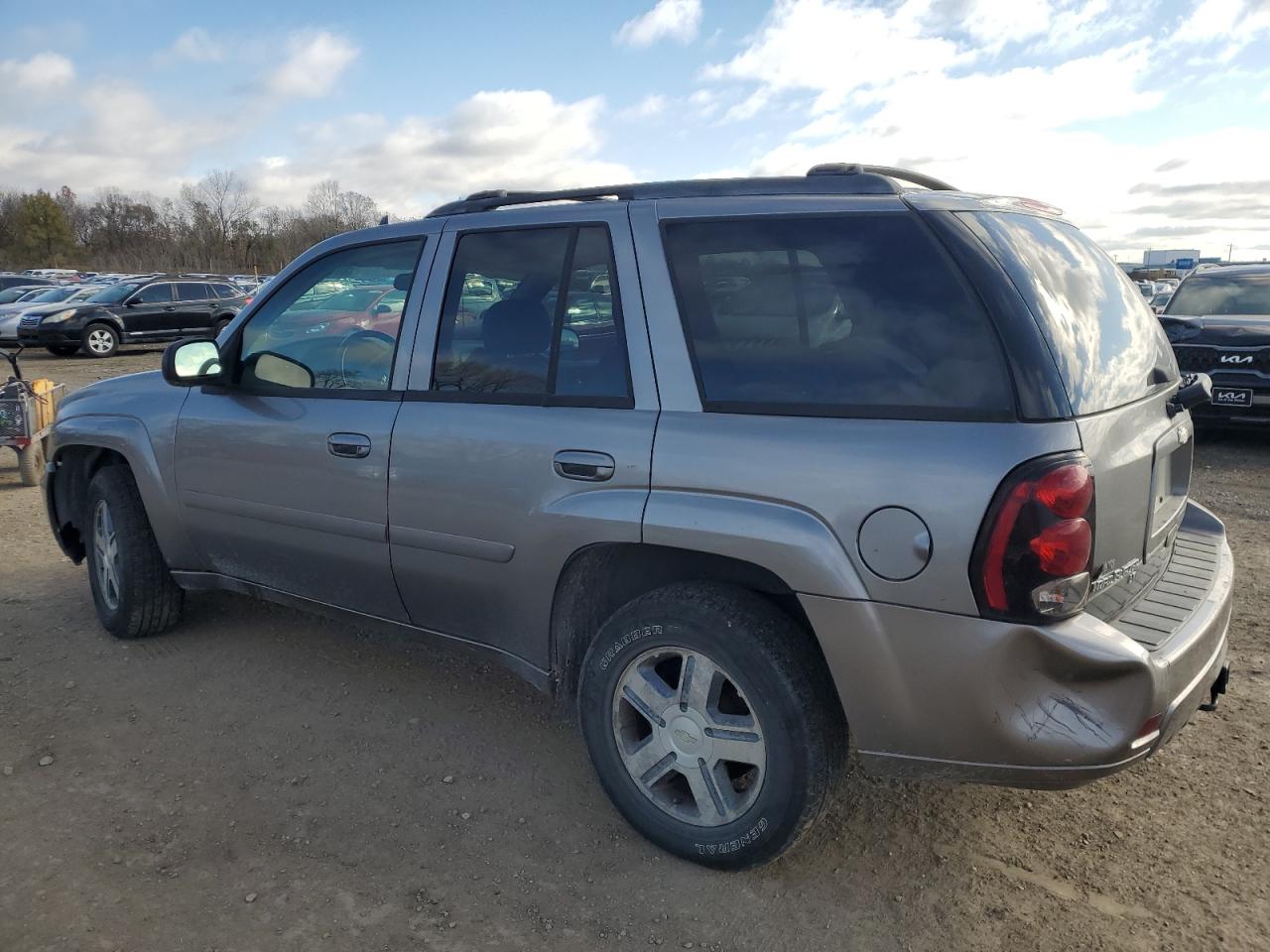2007 Chevrolet TrailBlazer VIN 1GNDT13S072153513 Copart auction photo, front end / side damage thumbnail 2