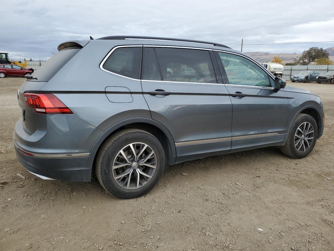 2020 Volkswagen Tiguan VIN 3VV3B7AX9LM008886 Copart auction photo, rear end damage thumbnail 3