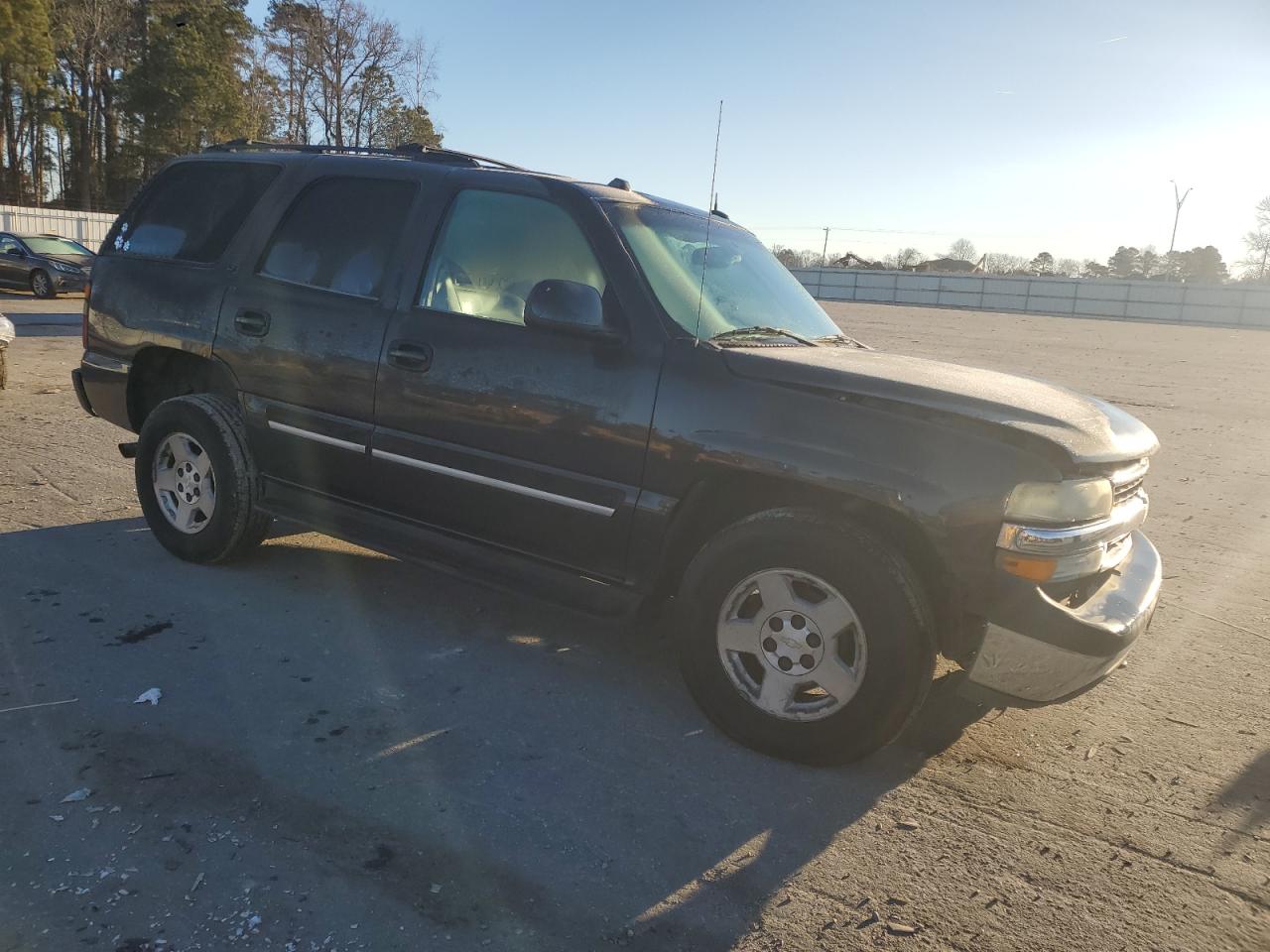 2004 Chevrolet Tahoe VIN 1GNEK13T94J190965 Copart auction photo, front end damage thumbnail 4