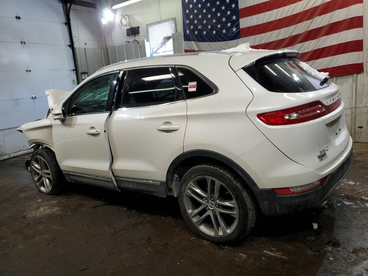 2017 Lincoln MKC VIN 5LMCJ3D94HUL71289 Copart auction photo, front end / minor dent/scratches damage thumbnail 2