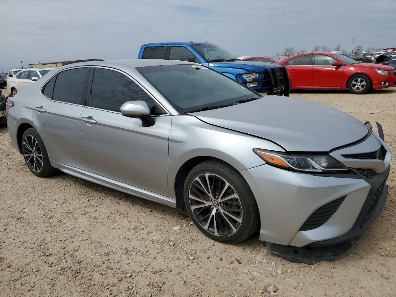 2018 Toyota Camry VIN 4T1B11HK0JU106729 Copart auction photo, front end / side damage thumbnail 4