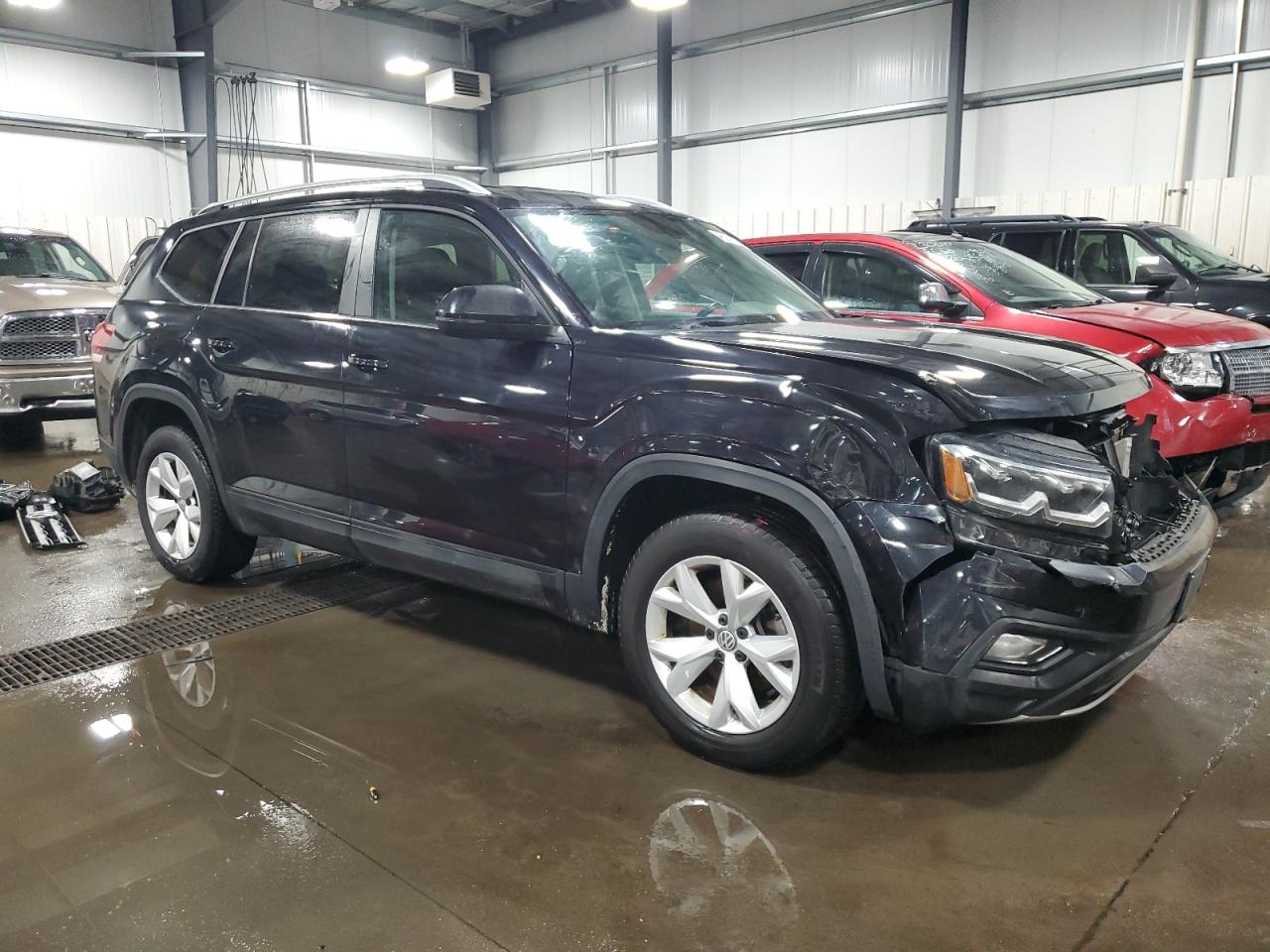 2018 Volkswagen Atlas VIN 1V2CR2CA0JC563423 Copart auction photo, front end / side damage thumbnail 4