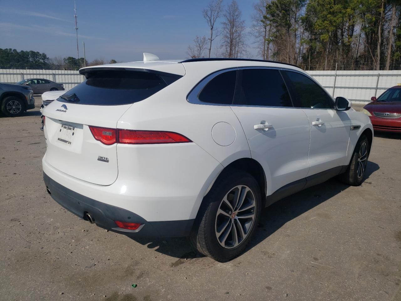 2019 Jaguar F-Pace VIN SADCJ2GX6KA361131 Copart auction photo, burn - interior damage thumbnail 3
