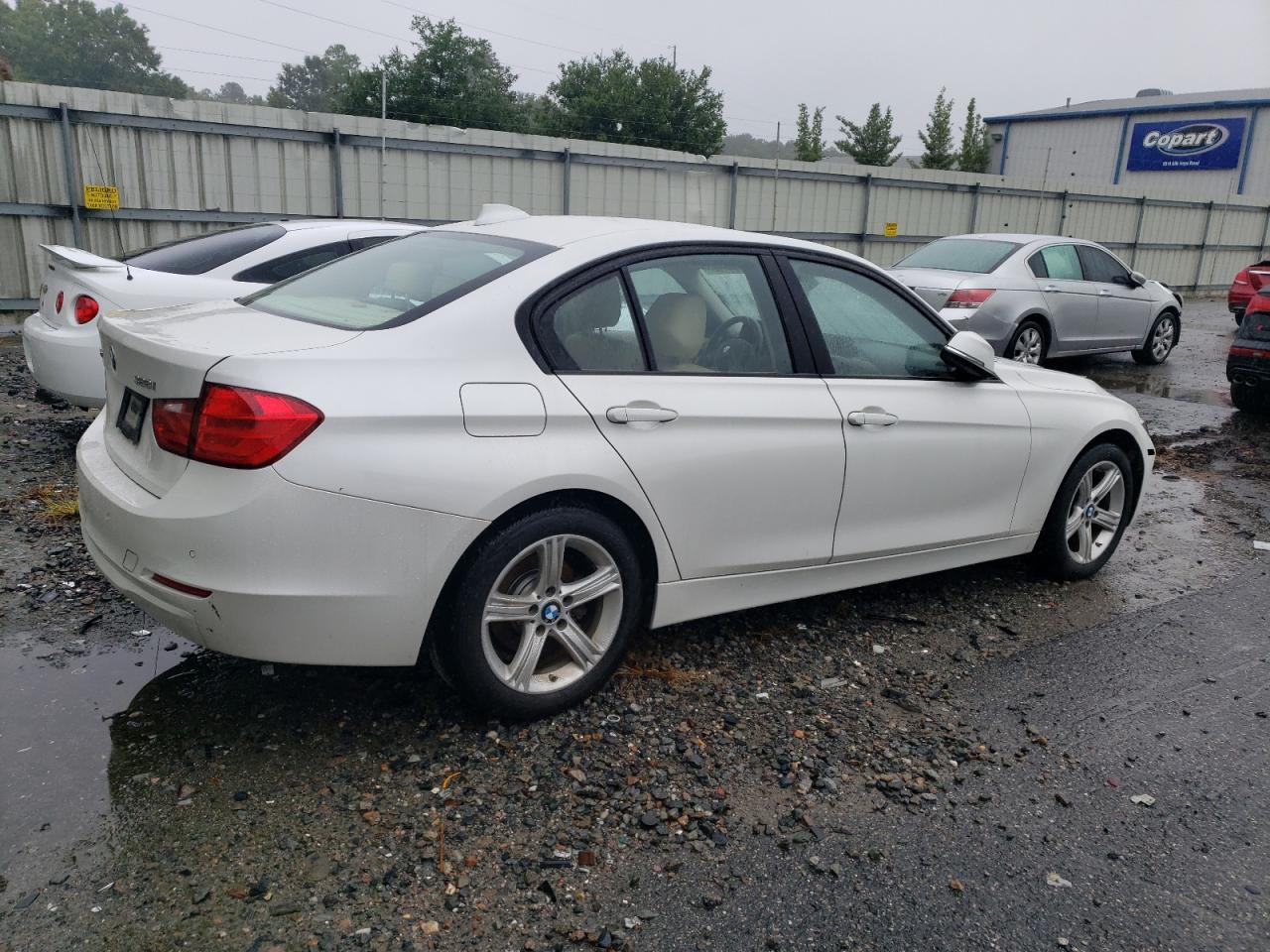 2015 BMW 3er VIN WBA3B3G54FNT68605 Copart auction photo, water/flood / minor dent/scratches damage thumbnail 3