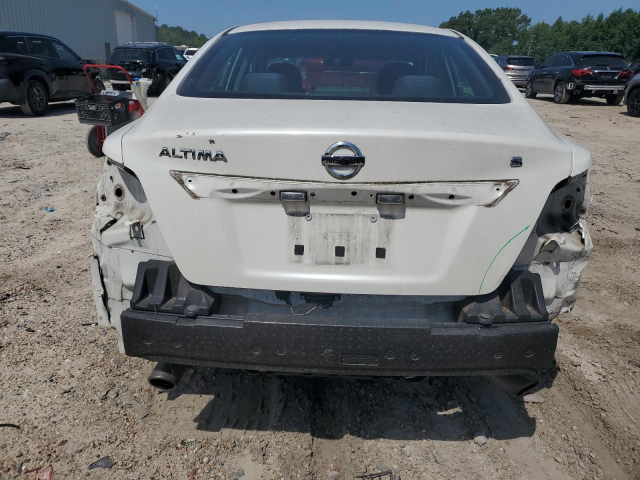 2015 Nissan Altima VIN 1N4AL3AP5FC598446 Copart auction photo, rear end / minor dent/scratches damage thumbnail 6