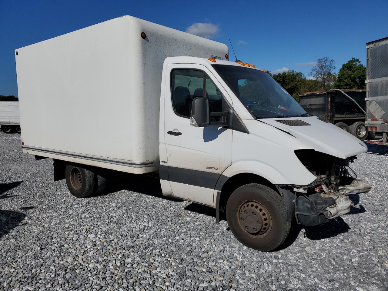 2014 Mercedes-Benz Sprinter VIN WDAPF3DC5E9560668 Copart auction photo, front end / minor dent/scratches damage thumbnail 4