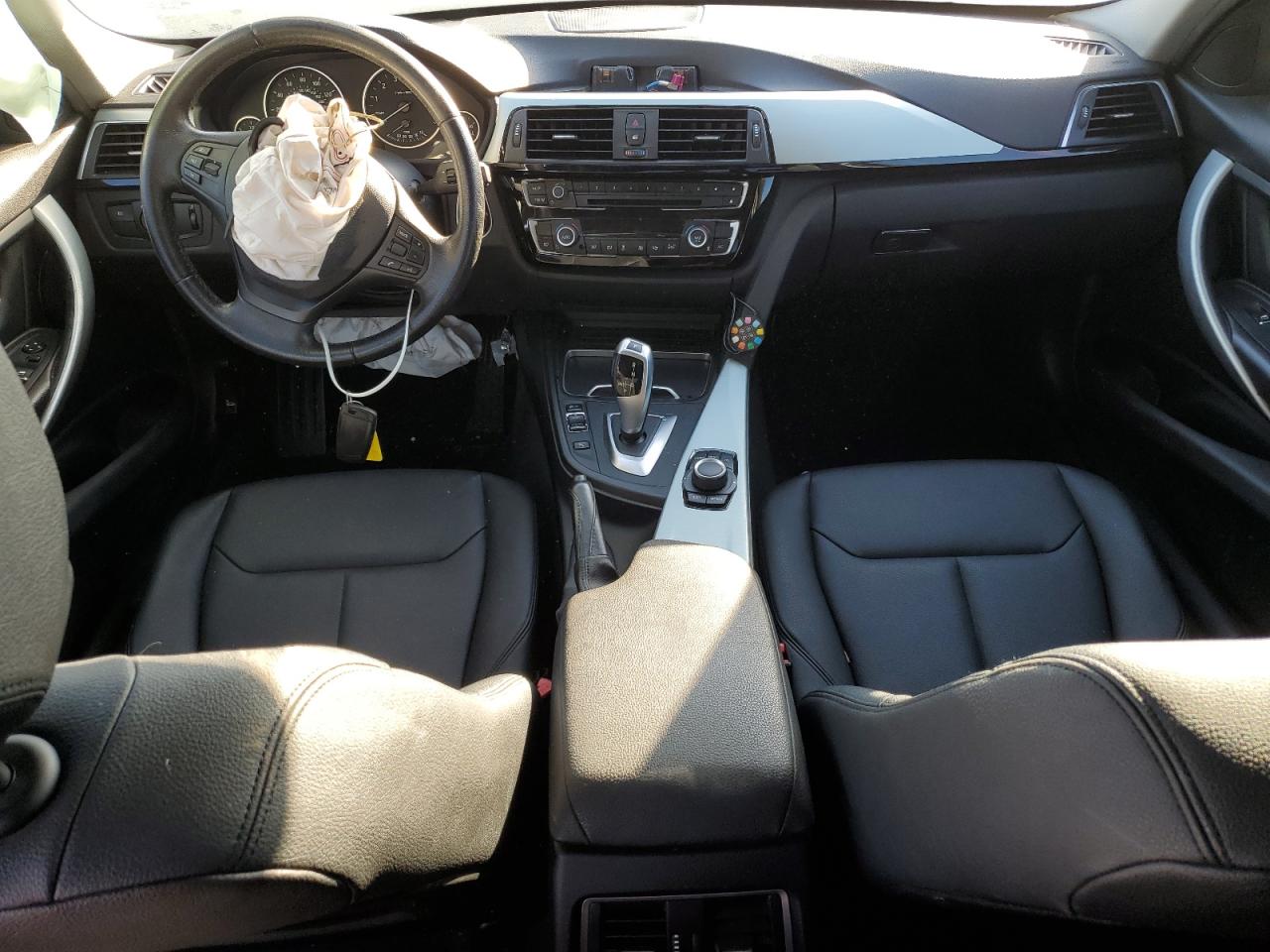 2017 BMW 3er VIN WBA8A9C59HK620368 Copart auction photo, front end / side damage thumbnail 8