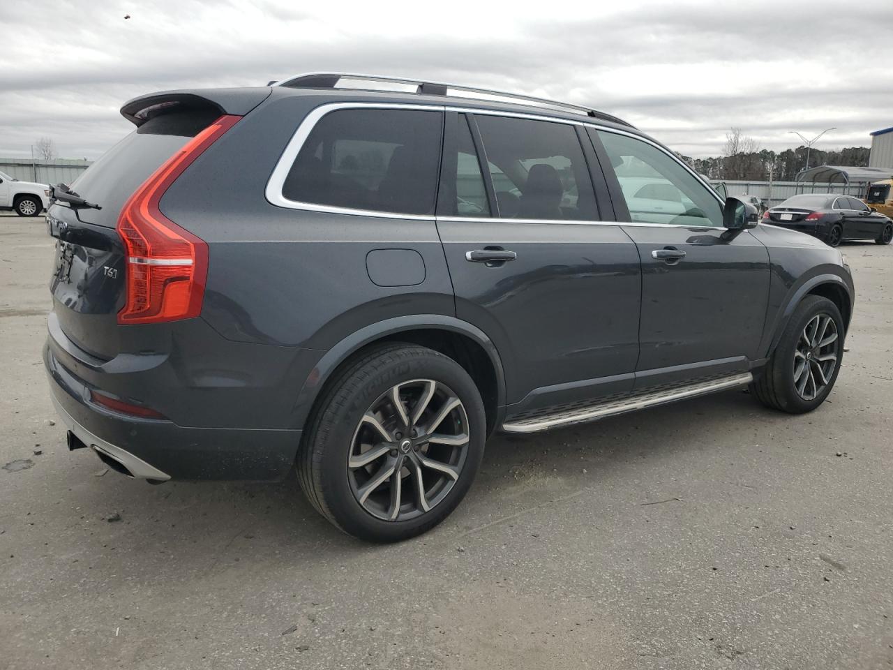 2016 Volvo XC90 VIN YV4A22PK3G1047851 Copart auction photo, minor dent/scratches damage thumbnail 3