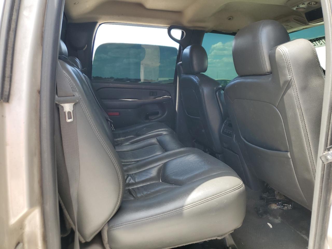2005 Chevrolet Silverado VIN 1GCHK23205F930474 Copart auction photo, all over / water/flood damage thumbnail 11