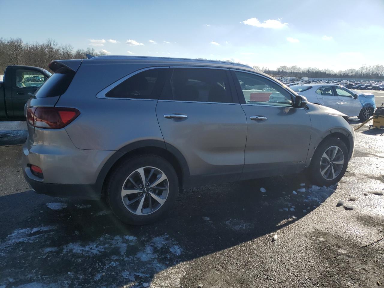 2019 KIA Sorento VIN 5XYPHDA59KG474504 Copart auction photo, side / front end damage thumbnail 3