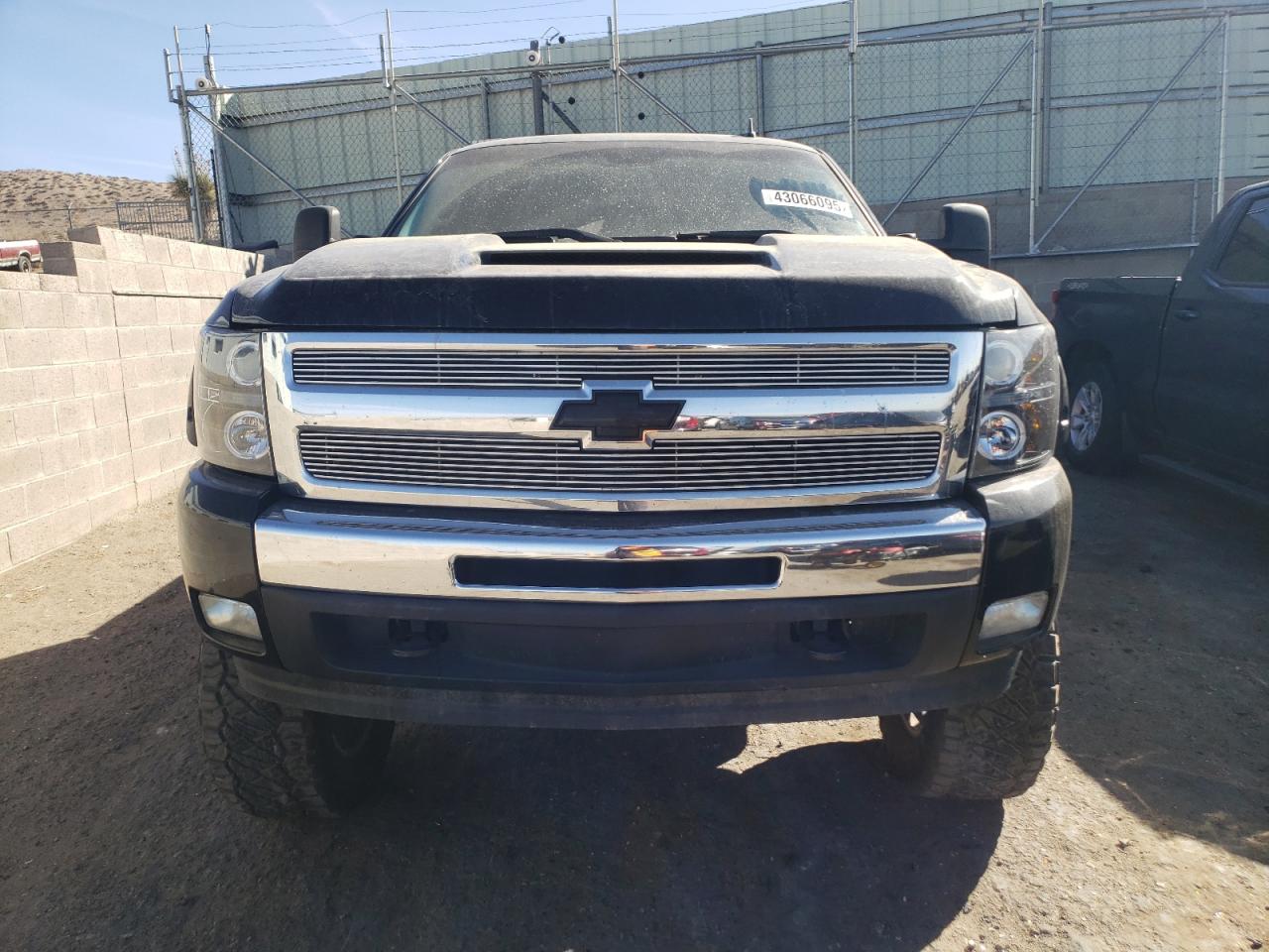 2011 Chevrolet Silverado VIN 3GCPKSE34BG195039 Copart auction photo, side damage thumbnail 5
