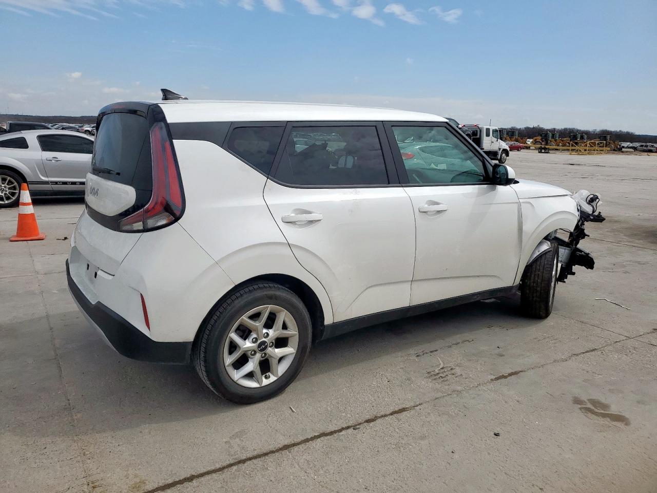 2024 KIA Soul VIN KNDJ23AU6R7899985 Copart auction photo, front end / minor dent/scratches damage thumbnail 3