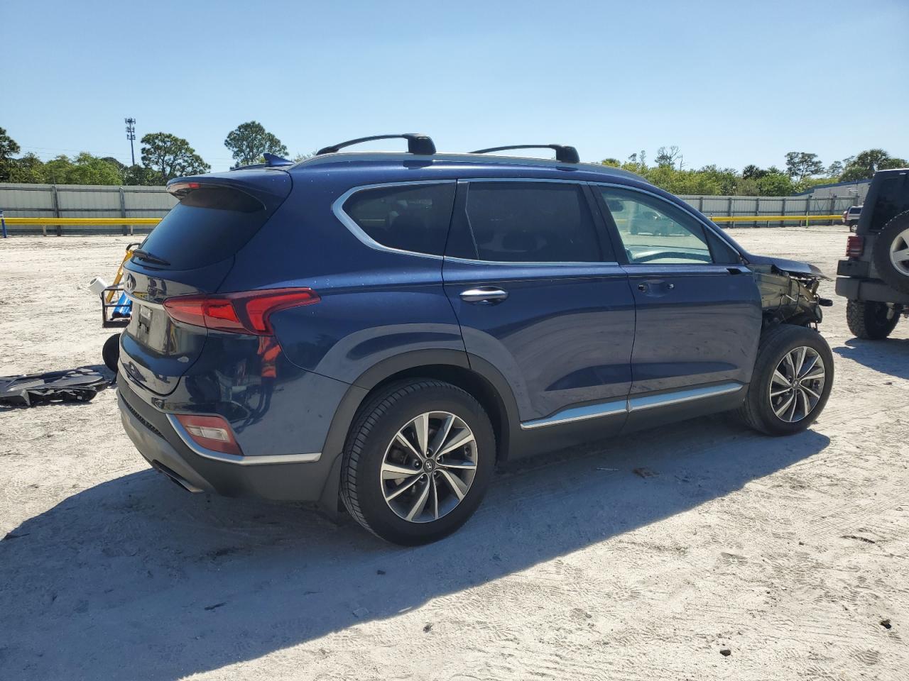 2020 Hyundai Santa Fe VIN 5NMS33ADXLH165058 Copart auction photo, front end / minor dent/scratches damage thumbnail 3