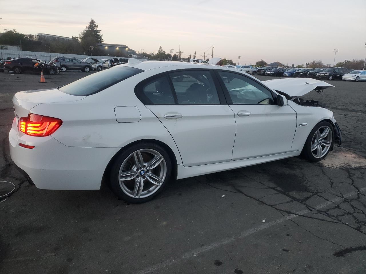 2013 BMW 5er VIN WBAFR7C59DC818683 Copart auction photo, all over / water/flood damage thumbnail 3