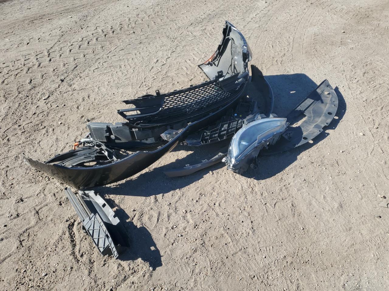 2016 Chrysler 200 VIN 1C3CCCBB9GN161405 Copart auction photo, front end / minor dent/scratches damage thumbnail 12