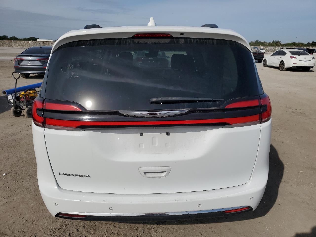 2022 Chrysler Pacifica VIN 2C4RC1BG5NR157681 Copart auction photo, all over damage thumbnail 6