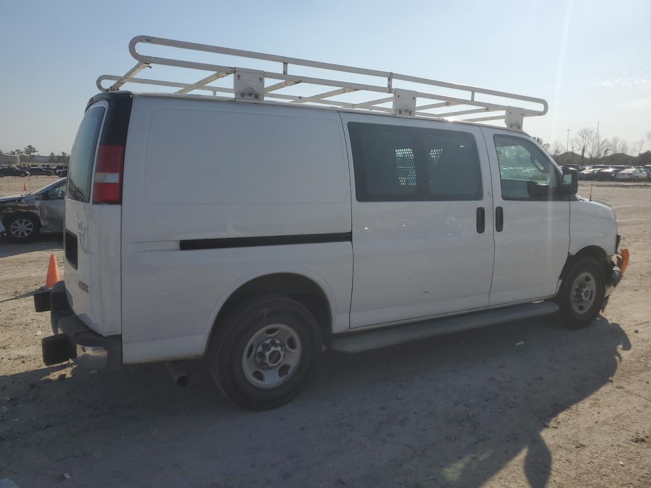 2017 GMC Savana VIN 1GTW7AFF9H1908850 Copart auction photo, front end / minor dent/scratches damage thumbnail 3