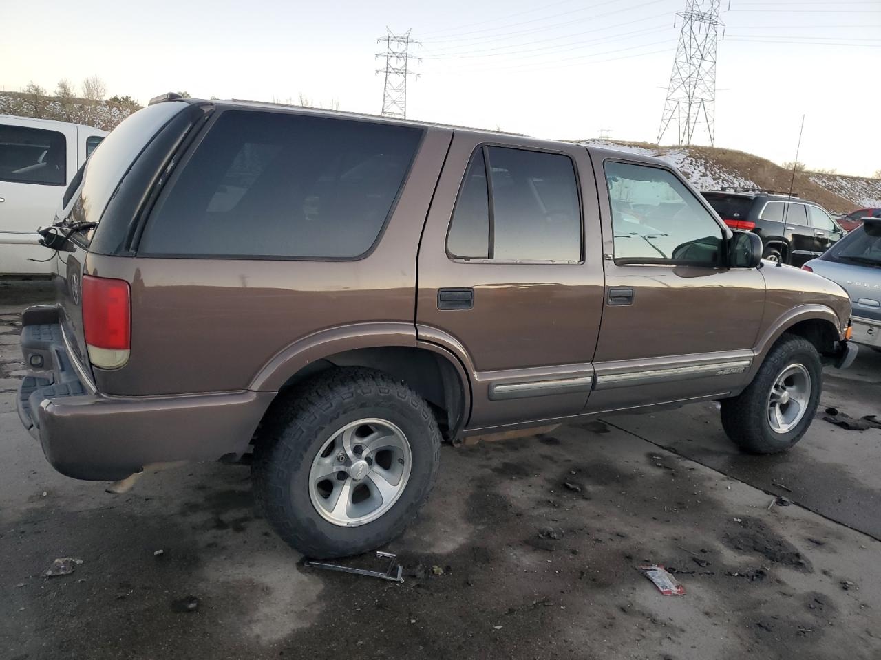 2000 Chevrolet Blazer VIN 1GNCS13W7YK218263 Copart auction photo, front end / hail damage thumbnail 3