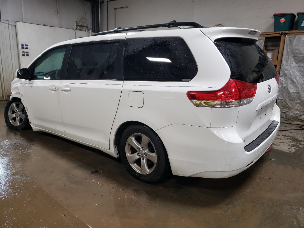 2011 Toyota Sienna VIN 5TDKK3DC6BS011397 Copart auction photo, front end damage thumbnail 2