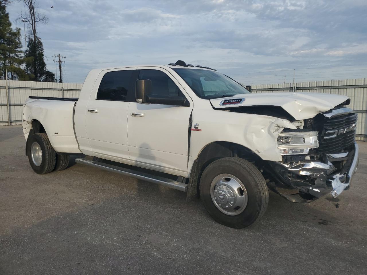 2019 RAM 3500 VIN 3C63RRLL5KG580607 Copart auction photo, front end / rear end damage thumbnail 4