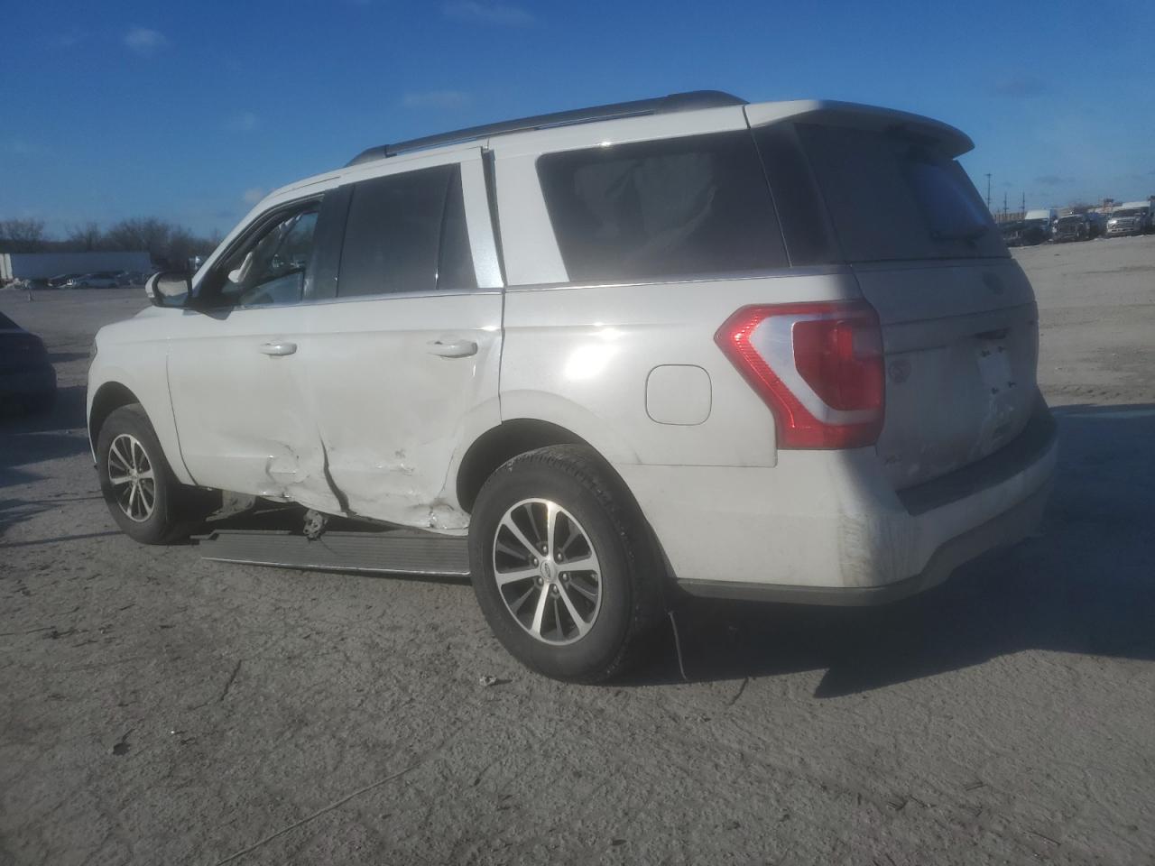2021 Ford Expedition VIN 1FMJU1JT8MEA63441 Copart auction photo, side damage thumbnail 2