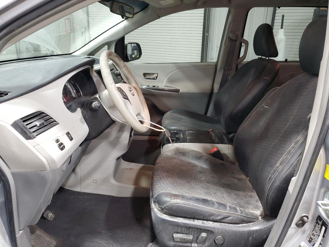 2011 Toyota Sienna VIN 5TDXK3DC0BS063470 Copart auction photo, front end damage thumbnail 7