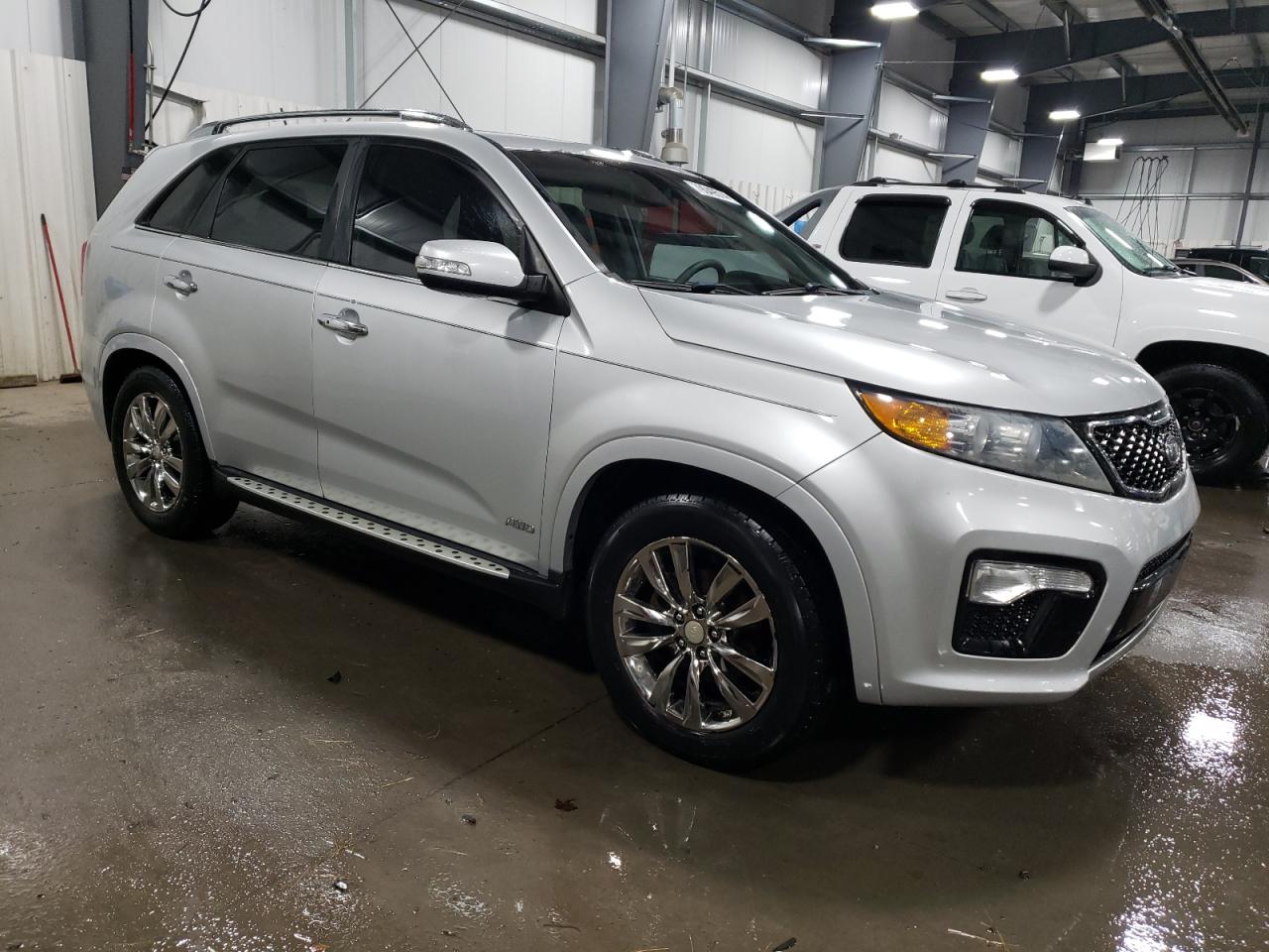 2013 KIA Sorento VIN 5XYKWDA22DG328325 Copart auction photo, front end / side damage thumbnail 4