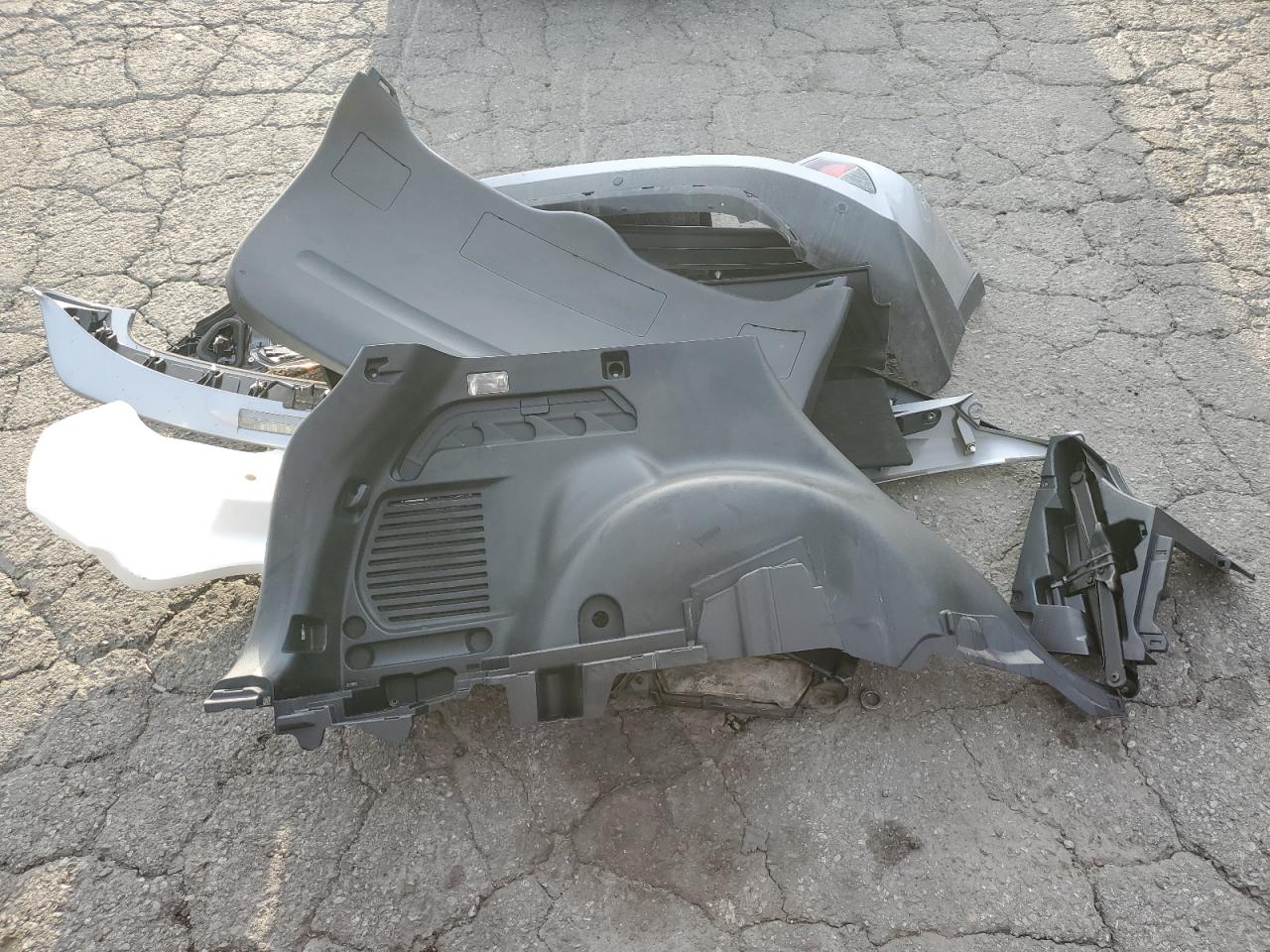 2018 Toyota RAV 4 VIN JTMDJREV4JD171268 Copart auction photo, rear end / side damage thumbnail 13