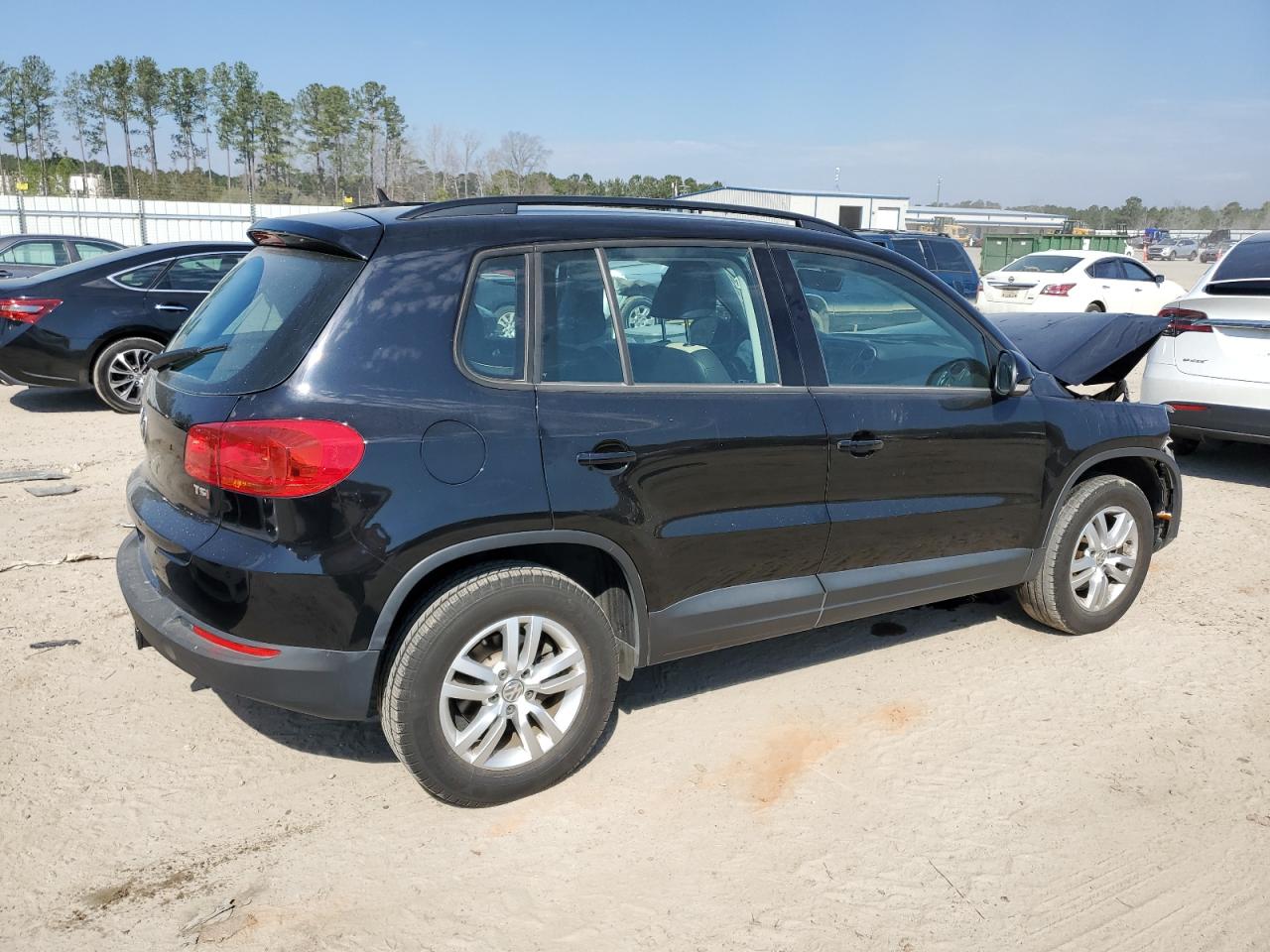 2016 Volkswagen Tiguan VIN WVGAV7AX6GW581582 Copart auction photo, front end damage thumbnail 3