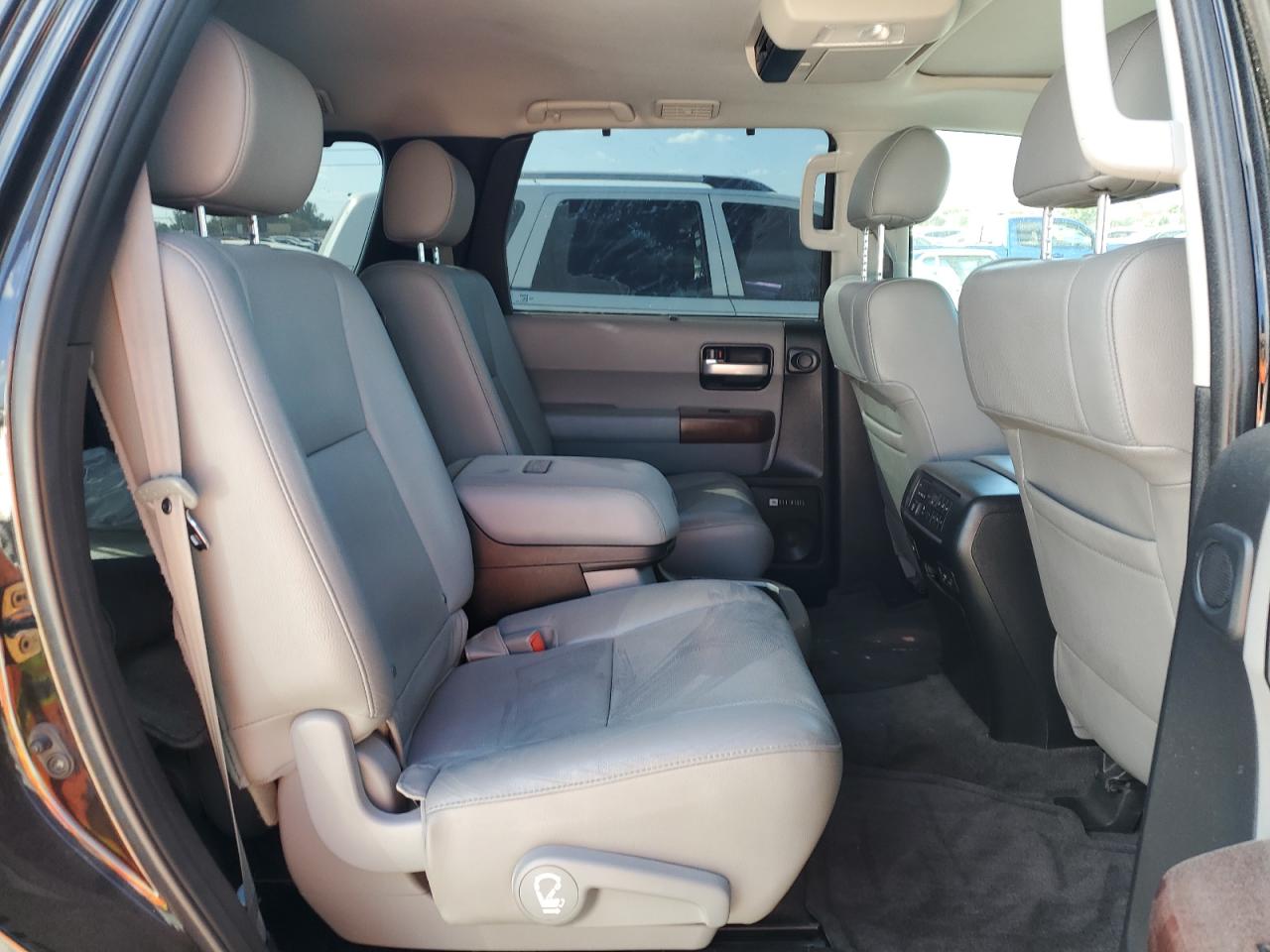 2012 Toyota Sequoia VIN 5TDDW5G13CS070976 Copart auction photo, front end / minor dent/scratches damage thumbnail 11