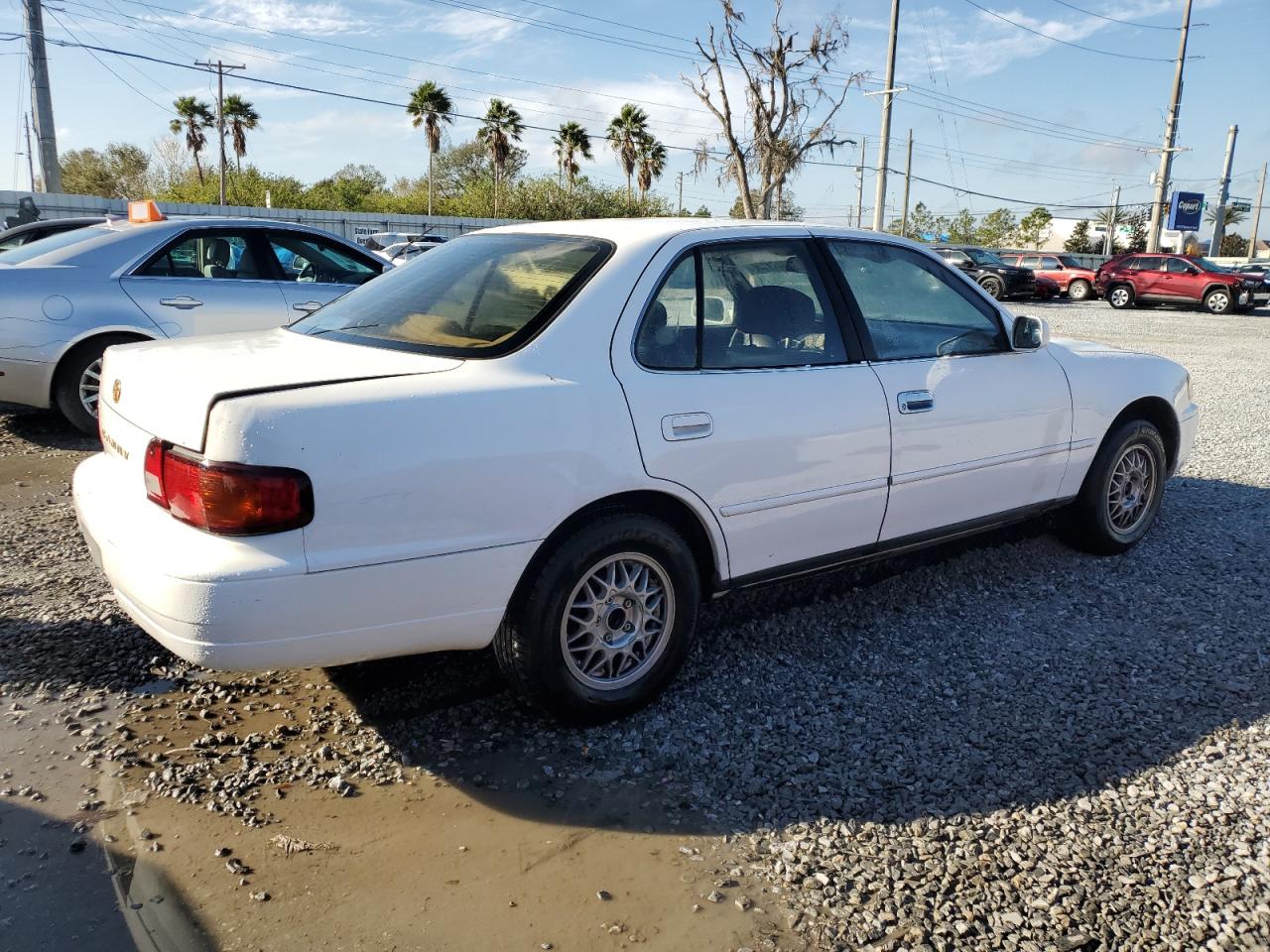 1996 Toyota Camry VIN JT2BG12K9T0351057 Copart auction photo, front end damage thumbnail 3
