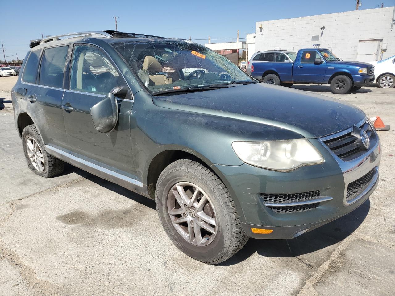 2008 Volkswagen Touareg VIN WVGBE77L98D031749 Copart auction photo, rollover damage thumbnail 4