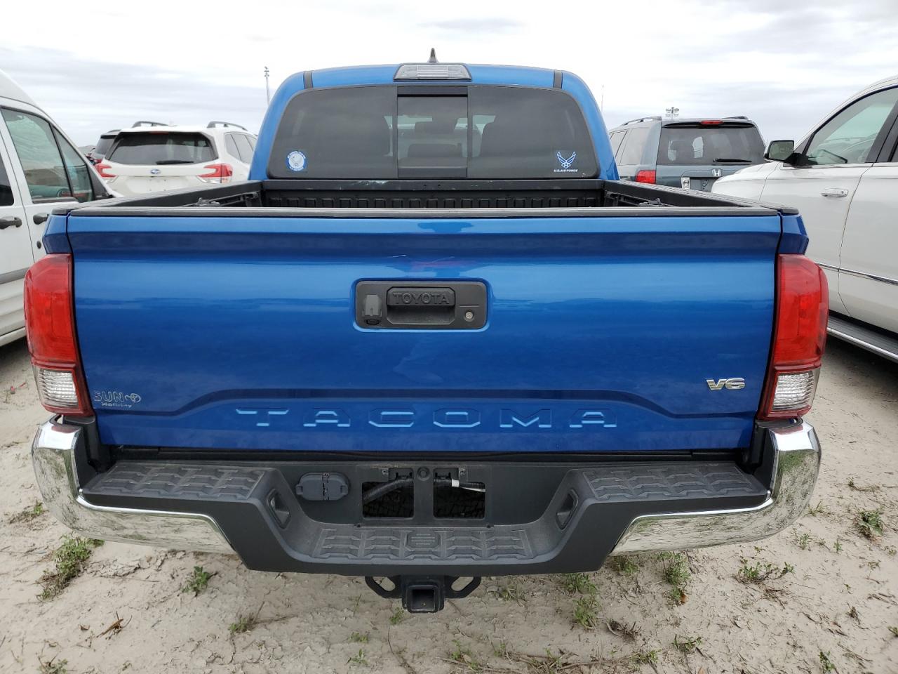 2018 Toyota Tacoma VIN 3TMAZ5CN1JM062360 Copart auction photo, water/flood / all over damage thumbnail 6