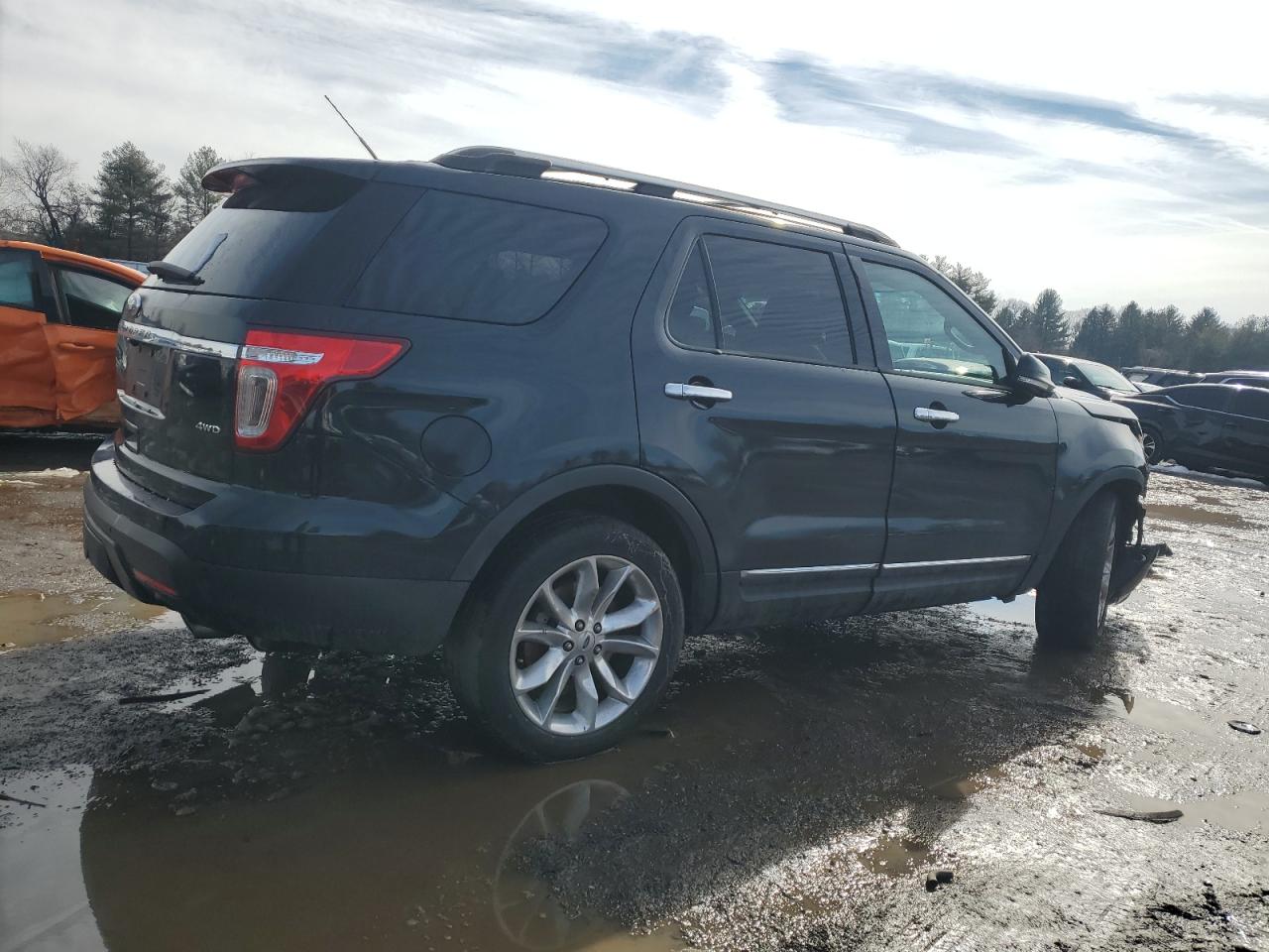 2014 Ford Explorer VIN 1FM5K8D87EGA01042 Copart auction photo, front end / minor dent/scratches damage thumbnail 3