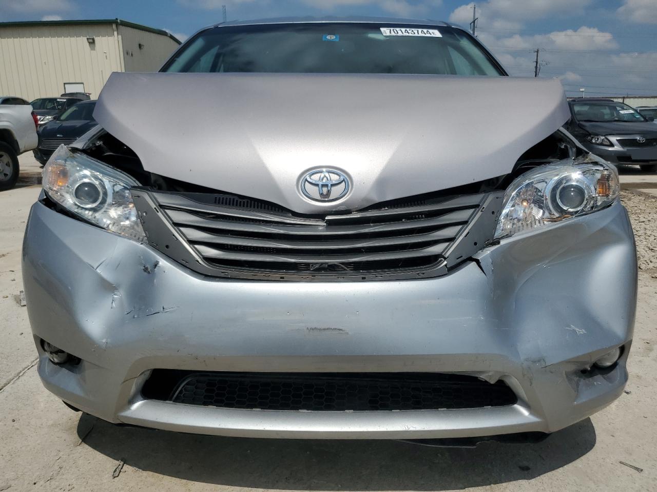 2011 Toyota Sienna VIN 5TDYK3DC5BS147529 Copart auction photo, rear end / front end damage thumbnail 5