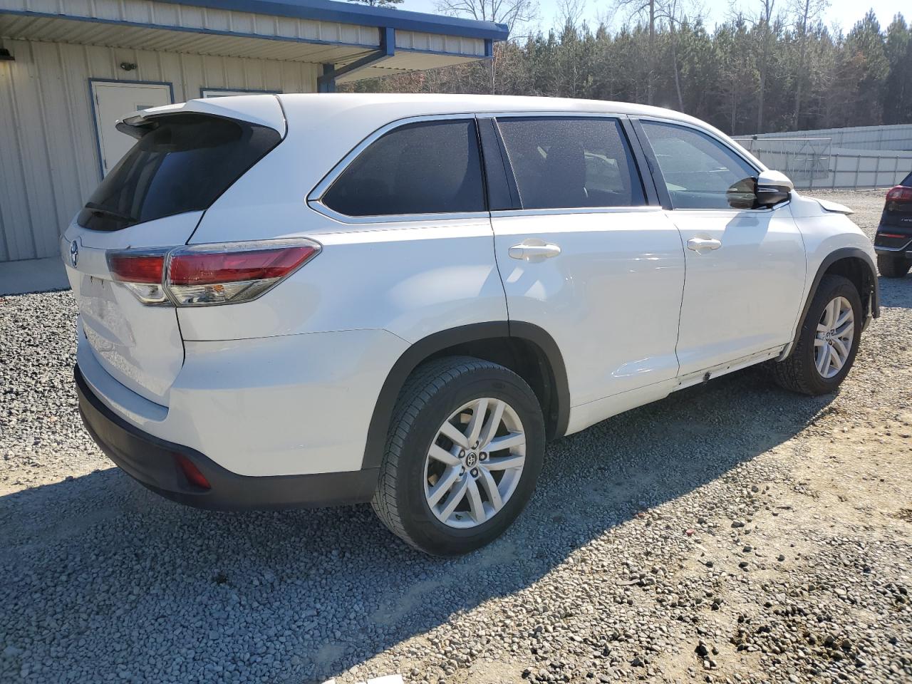 2016 Toyota Highlander VIN 5TDZKRFH4GS129787 Copart auction photo, front end damage thumbnail 3