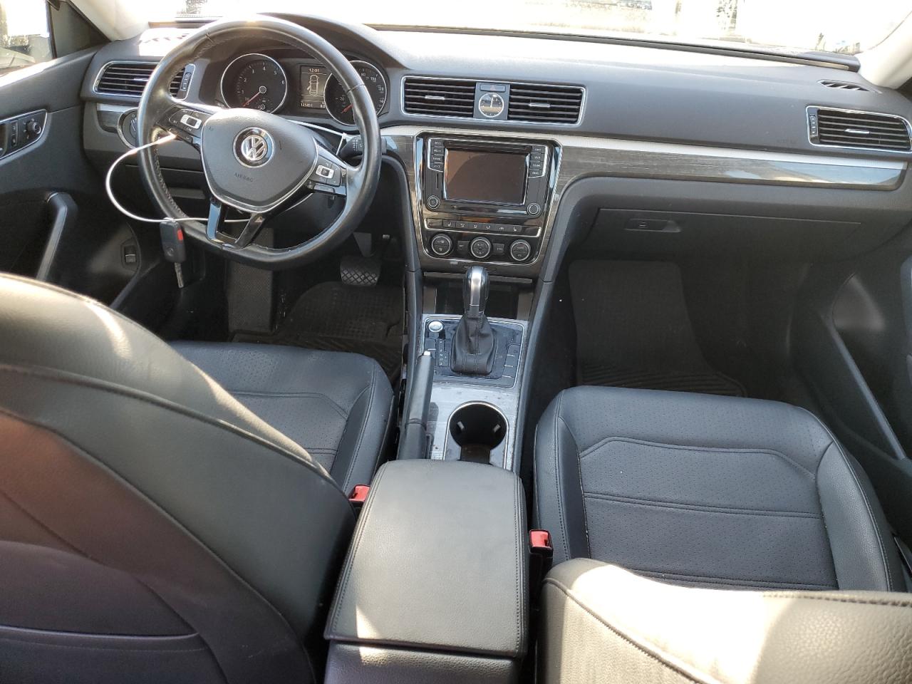 2017 Volkswagen Passat VIN 1VWBT7A36HC053939 Copart auction photo, front end / minor dent/scratches damage thumbnail 8