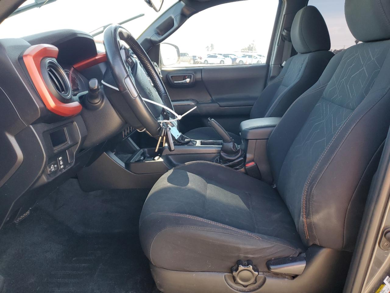 2016 Toyota Tacoma VIN 3TMCZ5AN3GM033060 Copart auction photo, front end / undercarriage damage thumbnail 7