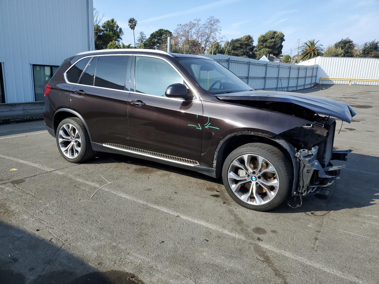 2015 BMW X5 VIN 5UXKR6C59F0J74150 Copart auction photo, front end / minor dent/scratches damage thumbnail 4