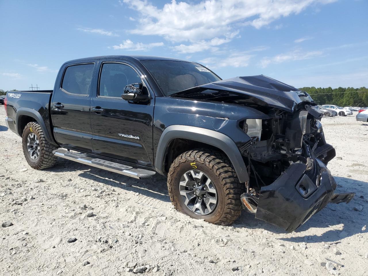 2017 Toyota Tacoma VIN 5TFCZ5AN7HX110945 Copart auction photo, front end / minor dent/scratches damage thumbnail 4