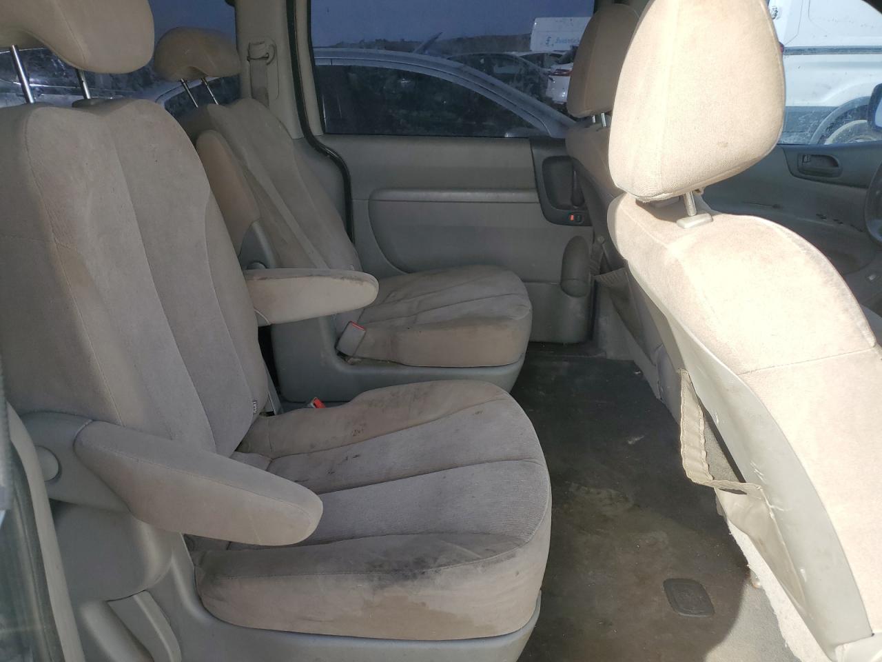 2010 KIA Sedona VIN KNDMG4C33A6339599 Copart auction photo, front end damage thumbnail 11