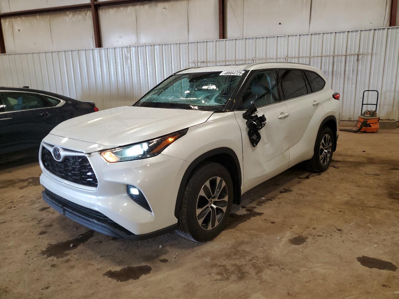 2022 Toyota Highlander VIN 5TDHZRBH8NS583759