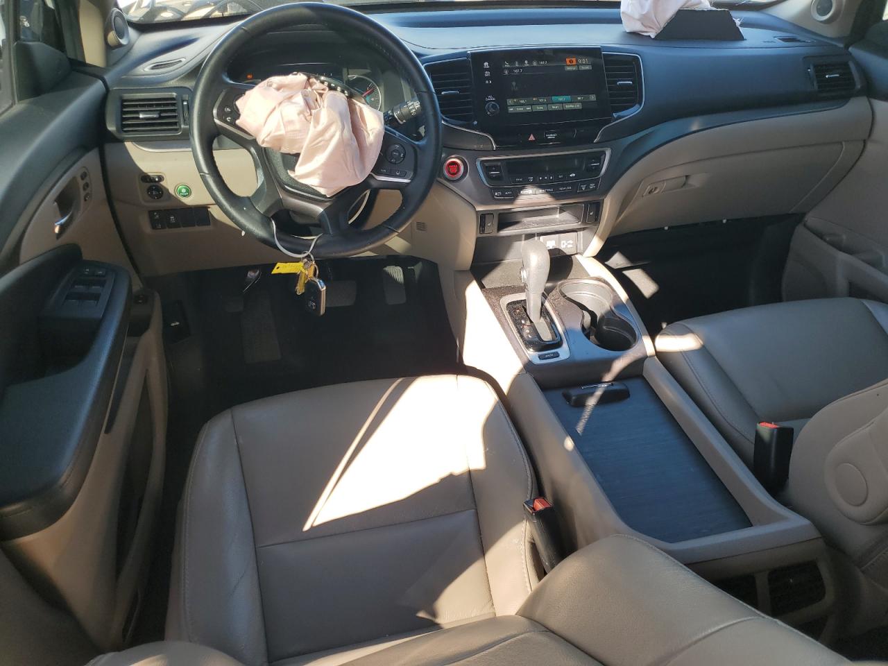2020 Honda Pilot VIN 5FNYF5H5XLB023273 Copart auction photo, front end / minor dent/scratches damage thumbnail 8