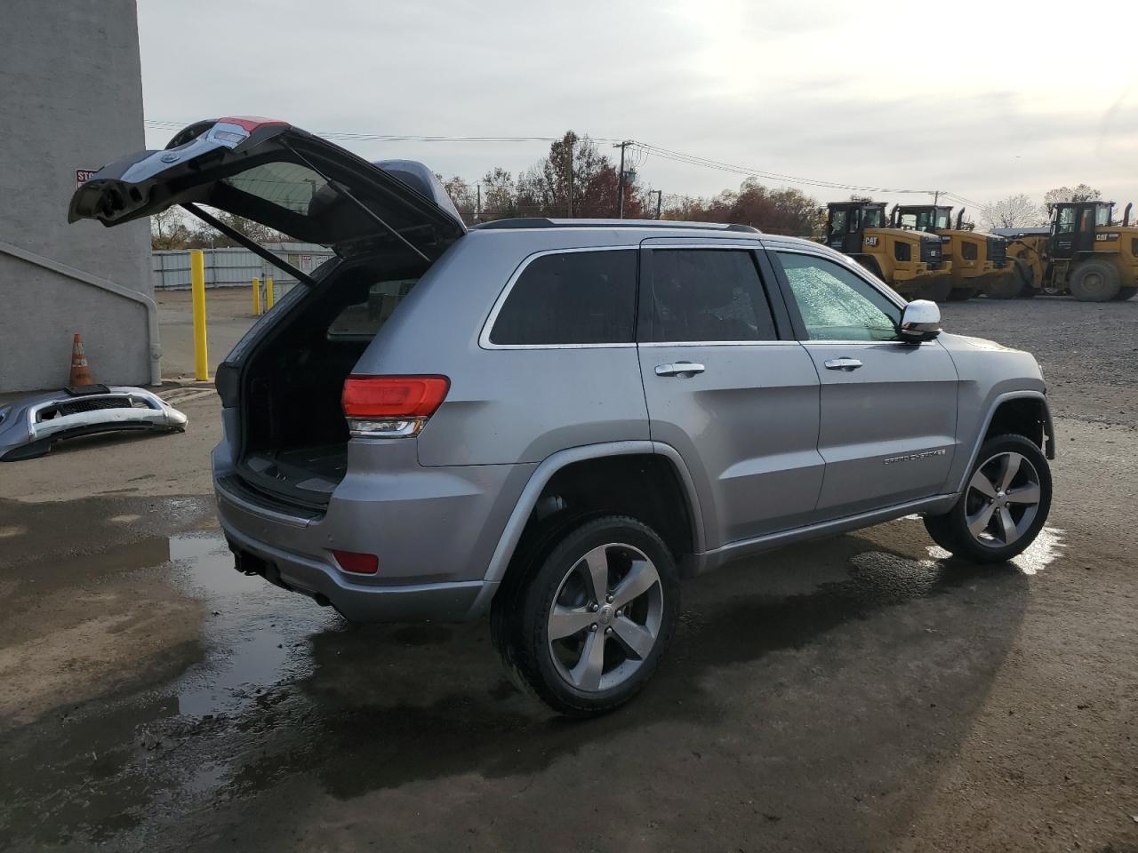 2015 Jeep Grand Cherokee VIN 1C4RJFCG2FC733707 Copart auction photo, front end / minor dent/scratches damage thumbnail 3