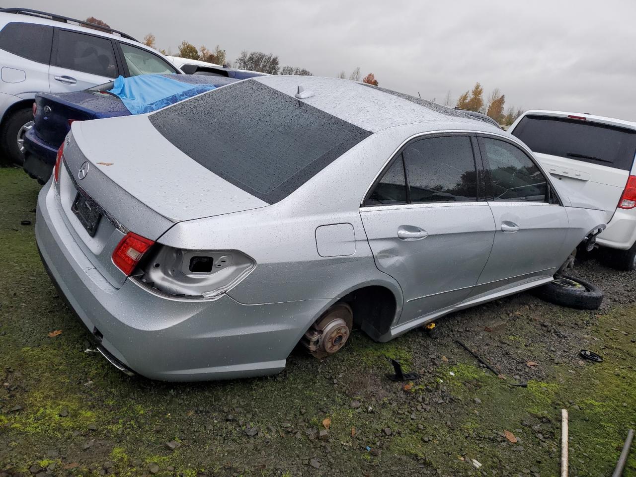 2013 Mercedes-Benz E-klasse VIN WDDHF5KB1DA690585 Copart auction photo, front end / side damage thumbnail 3