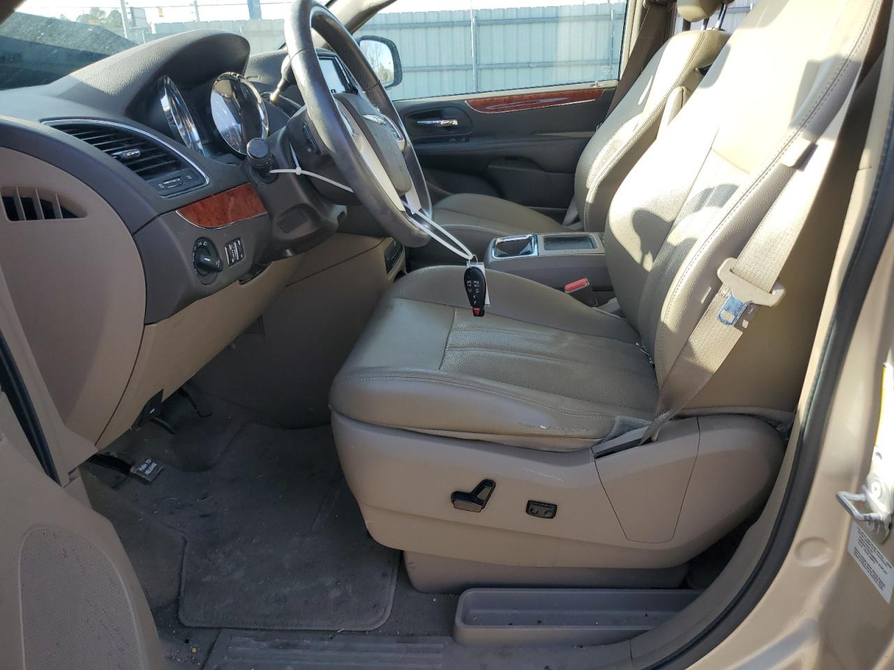 2015 Chrysler Town & Country VIN 2C4RC1CG0FR525054 Copart auction photo, front end / rear end damage thumbnail 7