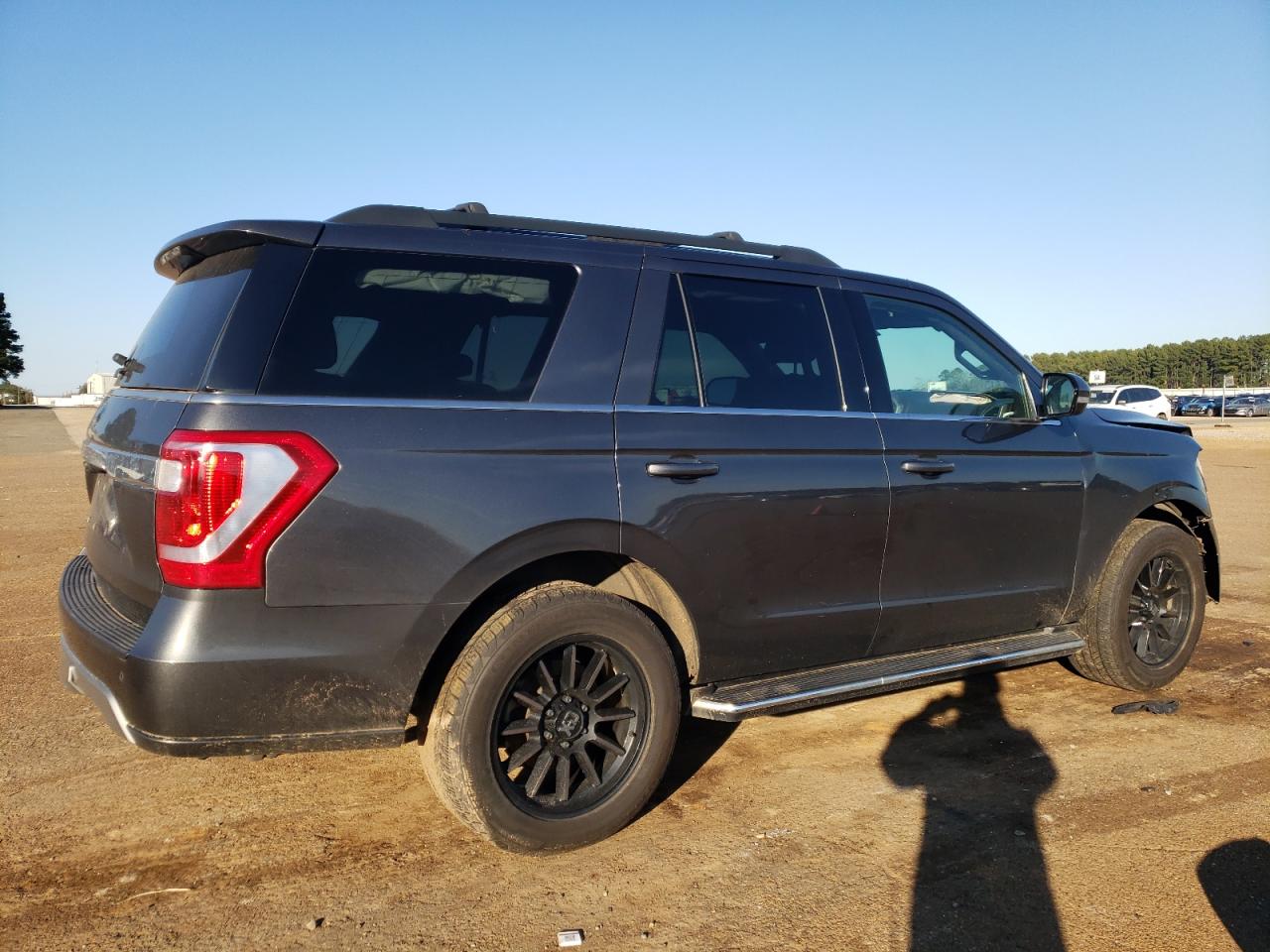 2020 Ford Expedition VIN 1FMJU1HT4LEA80290 Copart auction photo, front end damage thumbnail 3